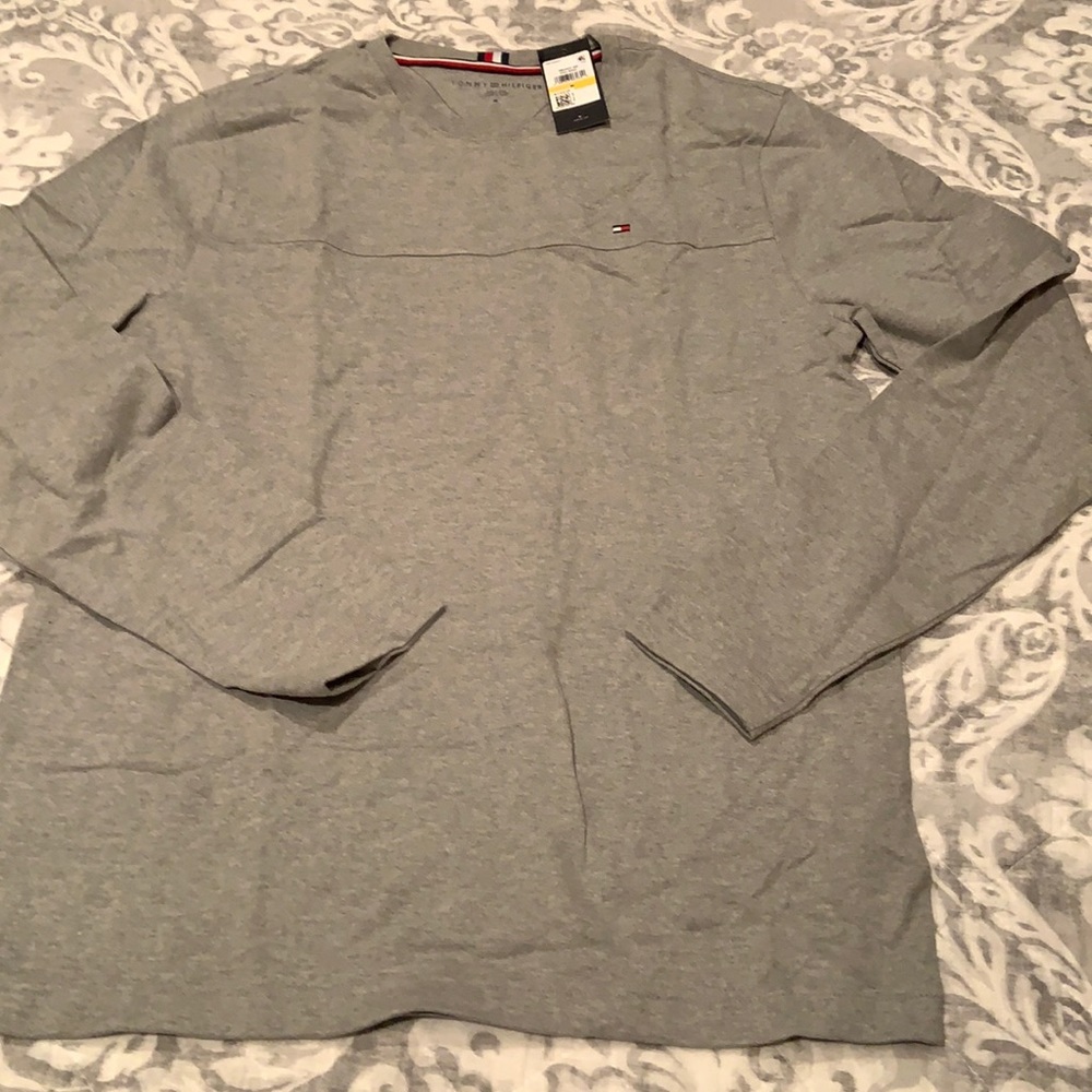 Men’s Tommy Hilfiger med shirt NWT